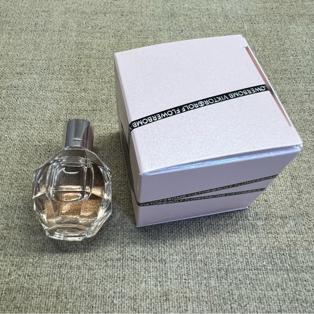 ❤️  Viktor&Rolf Flowerbomb mini - Picture 5 of 7